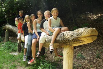 Kinder im Zauberwald